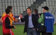 Мирча Редник благодарит команду за игру